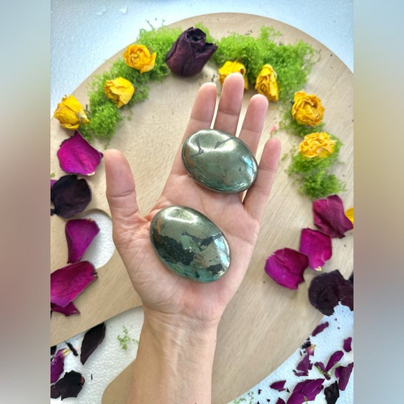 Pyrite Palmstone (one) - Picture 2 of 4